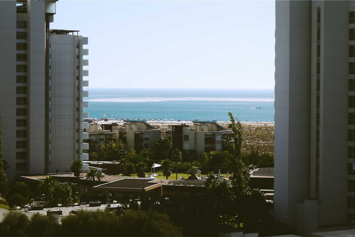 60 Tahun Mencatat Indonesia (1): Gejolak Politik dan Ekonomi